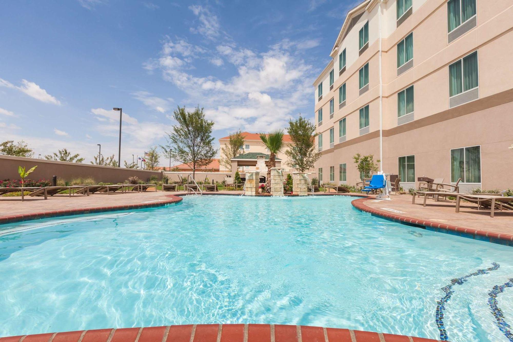 Hilton Garden Inn Midland Esterno foto